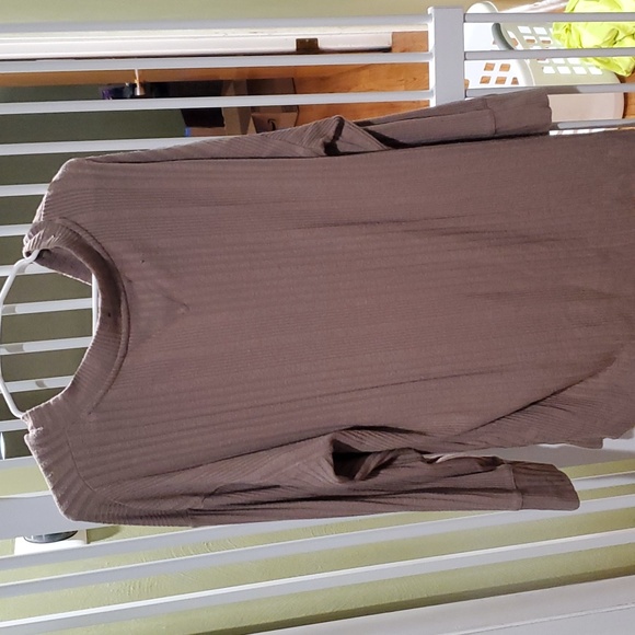 V-Neck sweater - Picture 3 of 3